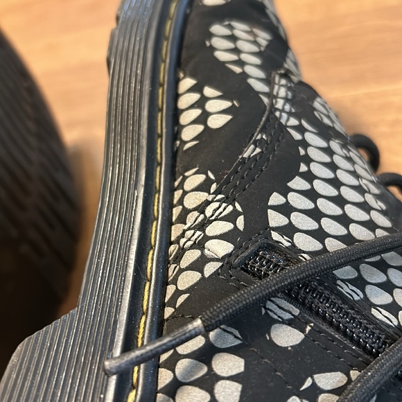 Dr. Martens Delaney Glow in the dark boots size 5 - Picture 6 of 8